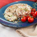 Салат с курицей и маринованными грибами