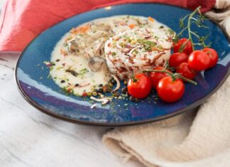 Салат с курицей и маринованными грибами