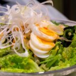 Салат с яйцом и белокочанной капустой