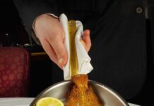 Минтай в муке на сковороде