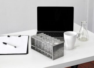 Подставка под ноутбук, напечатанная на 3D принтере