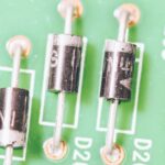 Источник постоянного тока: обозначение на схеме