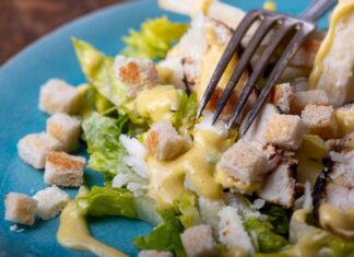 Из чего состоит салат Цезарь