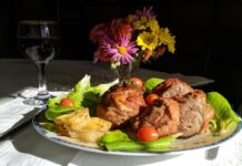 Праздничное мясное блюдо на ваш стол