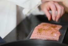 Лосось в духовке в фольге: Простой рецепт