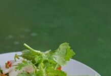 Кальмары с яблоками: необычный салат