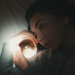 Сон в темноте: почему не включается свет?