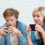 Скачать взломанную игру «Целуй и Знакомься»