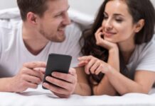 СМС для мужа на расстоянии: как разжечь страсть