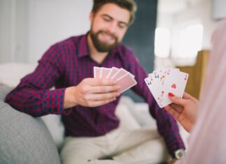 Разгадать чувства мужчины: как это сделать?