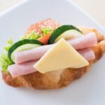 Ветчинные рулетики с сыром: простая и вкусная закуска