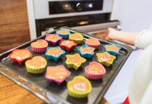 Кексы с начинкой: пошаговый рецепт