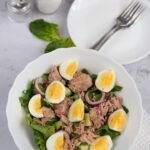 Салат из рыбных консервов и яиц