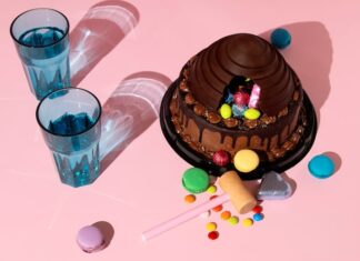 Торт «Битое стекло» с печеньем