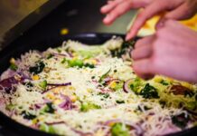 Рис с луком на сковороде: простой рецепт