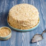 Бисквитный торт из готовых коржей