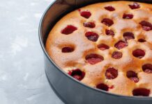 Вишнево-творожный пирог