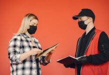 Как пожаловаться на задержку груза в СДЭК