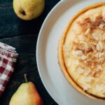 Шарлотка с яблоками и сливочным маслом