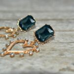 Значение золотых серег с камнями в соннике