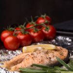 Минтай в духовке с томатным соусом