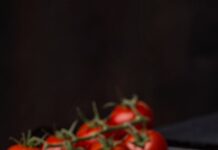 Минтай в духовке с томатным соусом