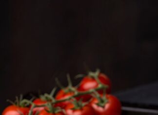 Минтай в духовке с томатным соусом