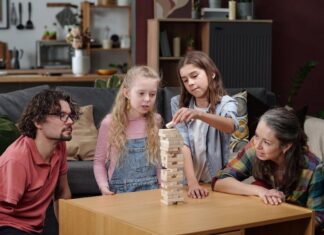 Игры для троих дома: лучшие варианты