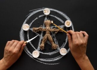 Сочетание 6 Мечей и Повешенного в Таро