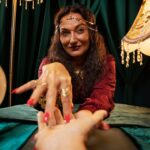 Королева Пентаклей в Таро: Советы для отношений