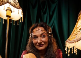 Королева Пентаклей в Таро: Советы для отношений