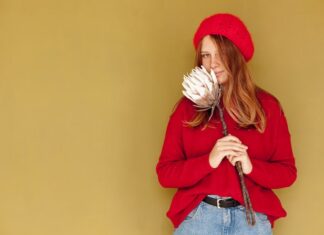 Бордовый цвет во сне: толкование и значение