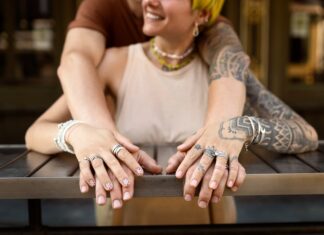 Символизм креста тату на руке