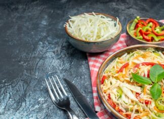 Салат из пекинской капусты и помидоров