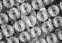 Часы показывают 05:50