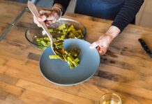 Салат с морской капустой: рецепт приготовления