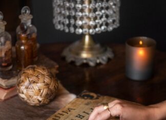 Гадание онлайн: скучает или нет?