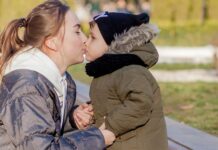 Поцелуй с родственником во сне: толкование