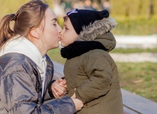 Поцелуй с родственником во сне: толкование
