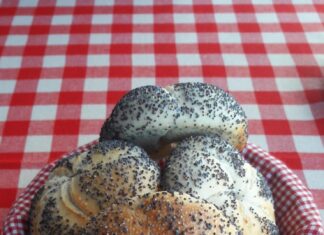 Маковая выпечка из дрожжевого теста