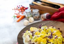 Салат из кукурузы и колбасы