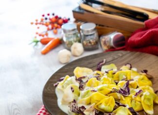 Салат из кукурузы и колбасы