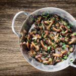 Вешенки с луком на сковороде