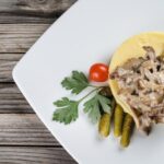 Свинина тушеная со сметаной и луком