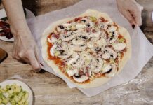 Ленивая пицца на сковороде: простой рецепт