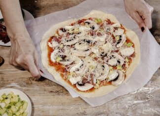 Ленивая пицца на сковороде: простой рецепт