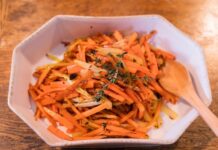 Огурец и корейская морковь в освежающем салате