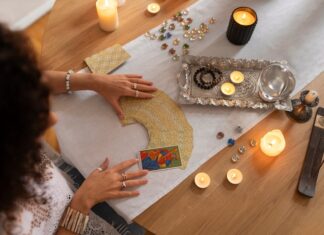 Гадание Таро онлайн: открывая тайны космоса