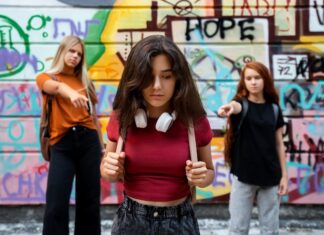 Перевод фразы «Girls My Swag»