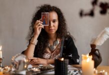 Королева Кубков в Таро: да или нет?